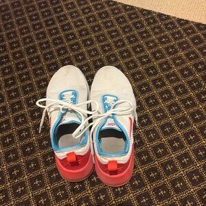 Women’s 8.5 Nike air shoes